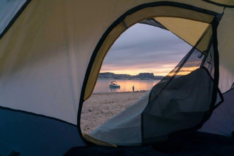 Dormir à la plage, est-ce possible ?
