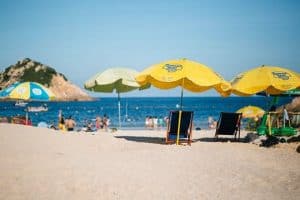 Pourquoi le parasol de plage ne convient-il pas toujours aux sorties en bord de mer ?