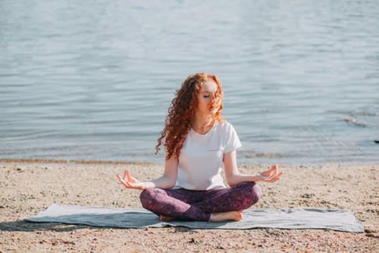 Yoga à la plage : mode d'emploi