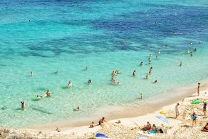Distanciation sociale à la plage pour cet été