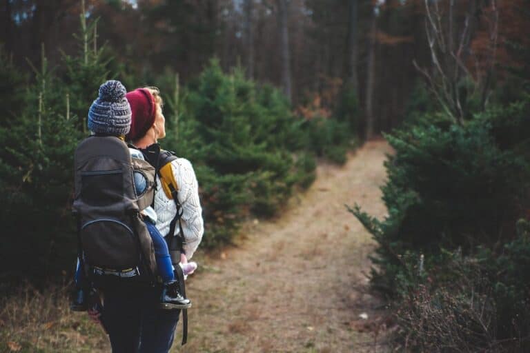 Tentez une micro-aventure familiale, à la montagne ou en forêt