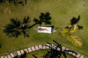 Installer un hamac XXL dans un jardin : notre guide