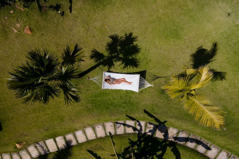 Installer un hamac XXL dans un jardin : notre guide