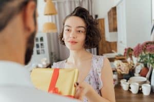 Quel cadeau peut vraiment créer la surprise pour votre père ?